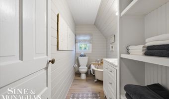 206 Edgewater Dr, Algonac, MI 48001