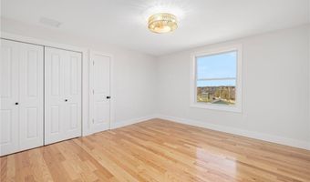 11 Gunning Ct, Middletown, RI 02842