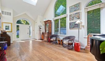 7105 WILSON Ln, Bethesda, MD 20817