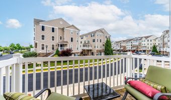 42175 CANARY GRASS Sq, Aldie, VA 20105