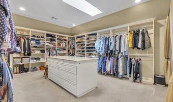 14 Bunker Hill Dr, Middletown, NJ 07748