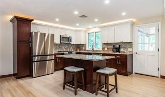 41 Mount View Ave, North Kingstown, RI 02852