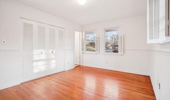 8928 CHELTONHAM Pl, Annandale, VA 22003