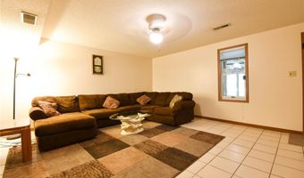 5557 Schuetz Ln, Alhambra, IL 62001