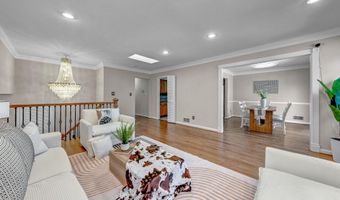 8706 BRAEBURN Dr, Annandale, VA 22003