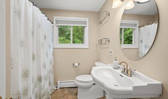 7 Tamarack Dr, Clinton, CT 06413