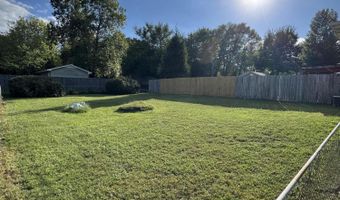 808 E Walnut St, Aurora, MO 65605