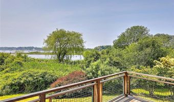 25 Fort Hill Rd, Bristol, RI 02809