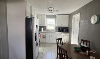 905 S Griffith Ave, Aurora, MO 65605