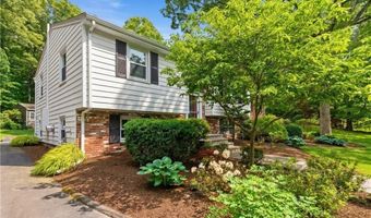 8 Ledgemont Dr, Lincoln, RI 02865