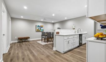 735 N GEORGE MASON Dr, Arlington, VA 22203