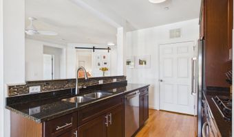 2101 N MONROE St #403, Arlington, VA 22207