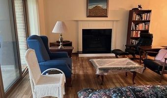 6302 Mineral Point Rd 303, Madison, WI 53705