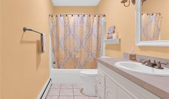 167 Vernon Dr, Glocester, RI 02814