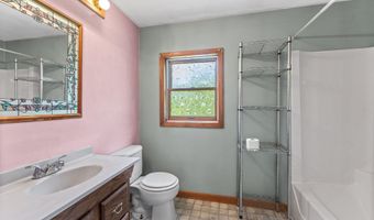 252 Meadowhill Rd, Manchester, ME 04351