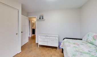 2819 N Kennicott Ave, Arlington Heights, IL 60004