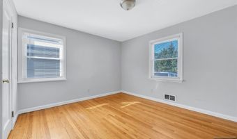 132 River Edge Road 1, Bergenfield, NJ 07621