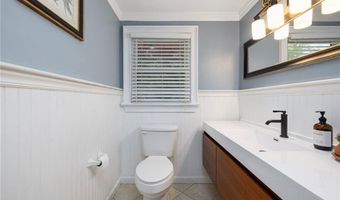 1 Gladridge Dr, East Greenwich, RI 02818