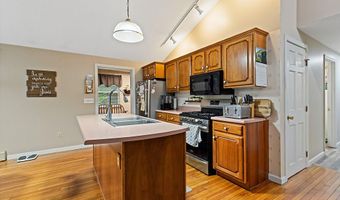 279 Dunn Rd, Belgrade, ME 04917