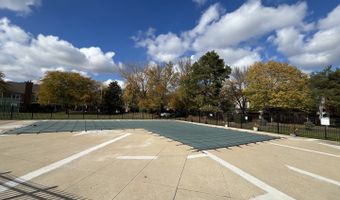 1306 S New Wilke Rd 2B, Arlington Heights, IL 60005