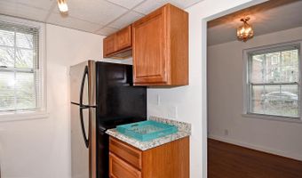 2829 S ABINGDON St B, Arlington, VA 22206