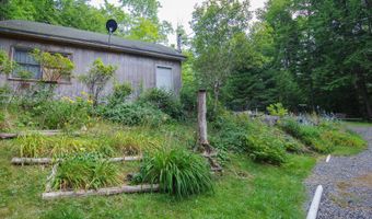 123 Richards Ln, Abbot, ME 04406