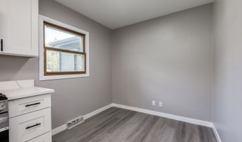 4 N327 7th Ave, Addison, IL 60101