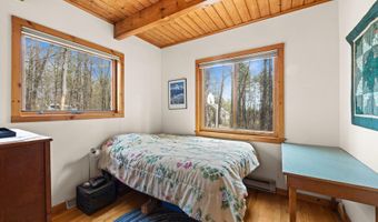 40 Indian Ladder Dr, Altamont, NY 12009