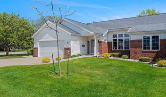 923 W WINDTREE Dr, Appleton, WI 54914