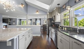 10 Roxbury Rd, Madison, WI 53704