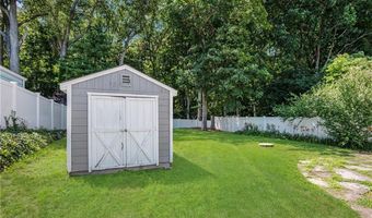 69 Overlook Dr, Warwick, RI 02818