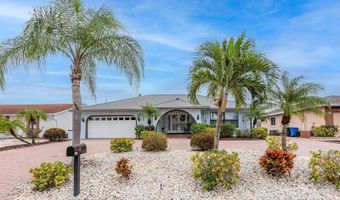 910 CHIPAWAY Dr, Apollo Beach, FL 33572