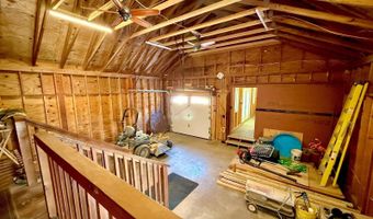 300 Round Up Ln, Bakersfield, MO 65609