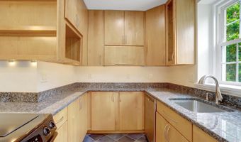3062 S BUCHANAN St #C2, Arlington, VA 22206