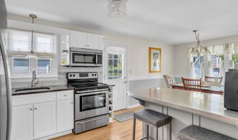3 Garden St, Branford, CT 06405