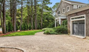 97 Oak Ln, Amagansett, NY 11937