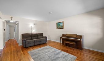 7932 Kingwood St, Affton, MO 63123
