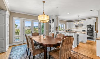 551 Strawberry Ln, Ashland, OR 97520