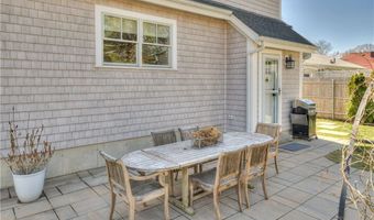 23 Chachapacassett Rd, Barrington, RI 02806
