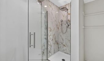 863 Woods Mill Rd, Ballwin, MO 63011