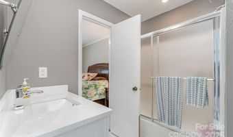 2722 Hillmont Dr, Charlotte, NC 28226