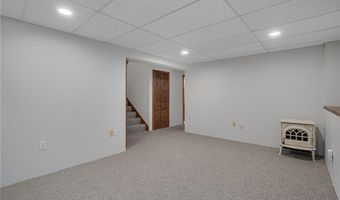 40 Red Oak Dr, Coventry, RI 02816