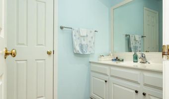 8809 SAUNDERS Ln, Bethesda, MD 20817