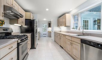 189 Dromoland Ln, Barnstable, MA 02630