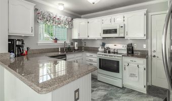765 Spring Hill Farm Dr, Ballwin, MO 63021