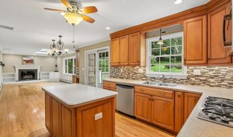 10 Terra Glen Rd, Danbury, CT 06811