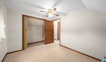 412 S 1st Ave, Brandon, SD 57005