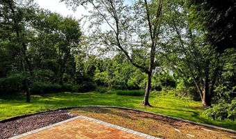 2000 RED MAPLE Grv, Ambler, PA 19002