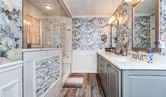 9 Wilshire Ln, Cranston, RI 02921