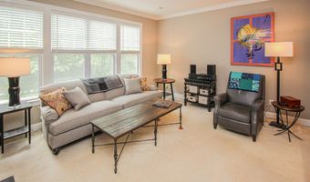 6 Lawrence Ave 6, Danbury, CT 06810